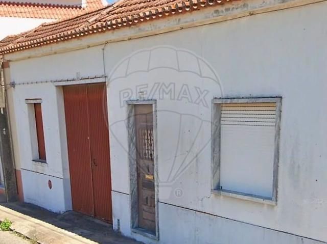 Moradia T2 à venda em Alpiarça, Alpiarça RE/MAX Portugal
