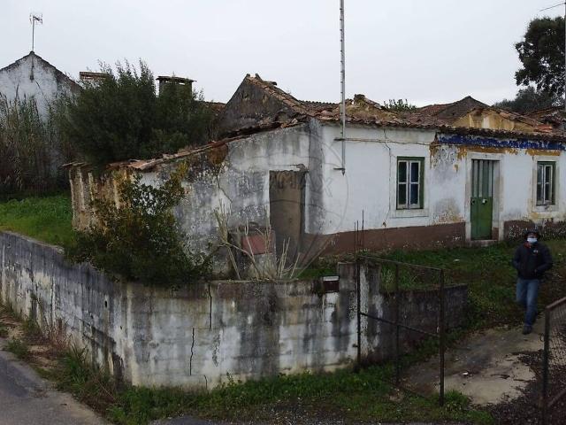 Moradia T2 à venda em Arneiro das Milhariças, Santarém RE/MAX Portugal