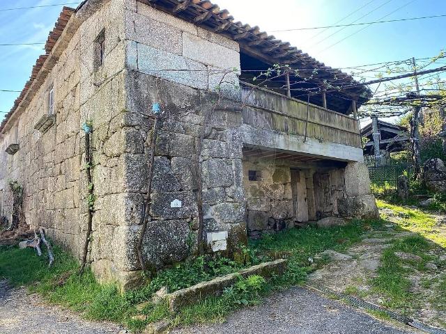 Moradia T2 à venda em Azias, Ponte da Barca RE/MAX Portugal