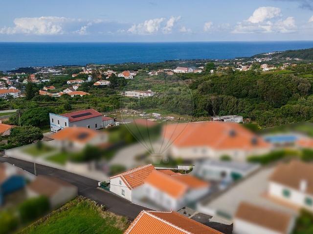 Moradia T2 à venda em Biscoitos, Praia da Vitória RE/MAX Portugal