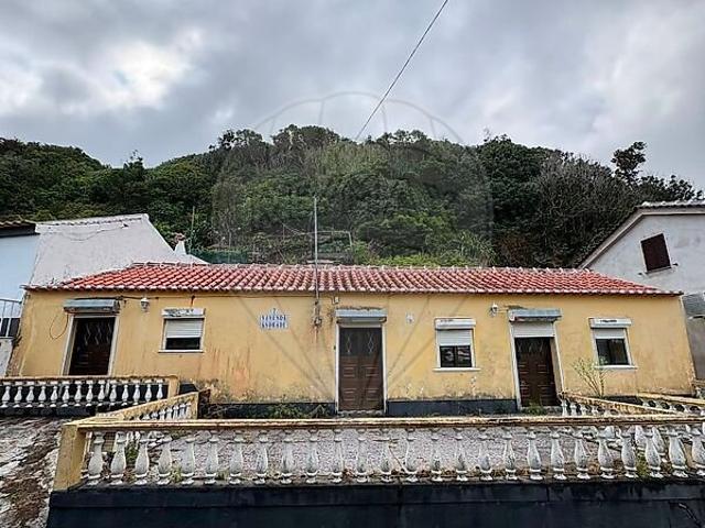 Moradia T2 à venda em Biscoitos, Praia da Vitória RE/MAX Portugal