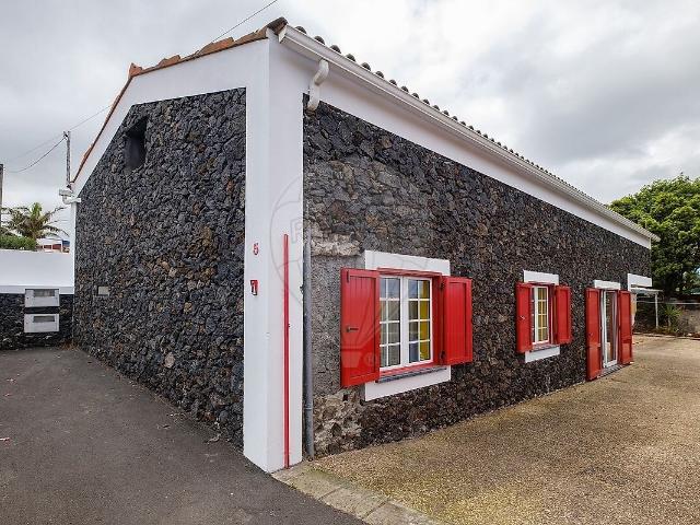 Moradia T2 à venda em Biscoitos, Praia da Vitória RE/MAX Portugal