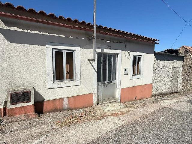 Moradia T2 à venda em Gondemaria e Olival, Ourém RE/MAX Portugal