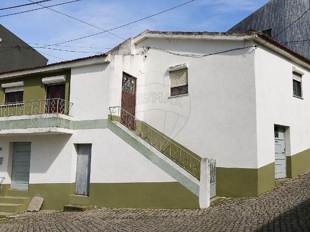 Moradia T2 à venda em Ervedosa do Douro, São João da Pesqueira RE/MAX Portugal