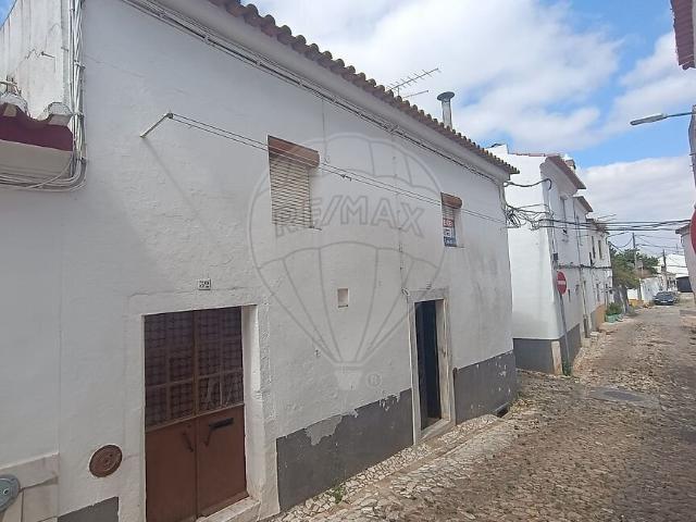 Moradia T2 à venda em Estremoz Santa Maria e Santo André, Estremoz RE/MAX Portugal