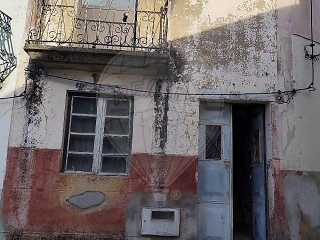 Moradia T2 à venda em Escalos de Cima e Lousa, Castelo Branco RE/MAX Portugal