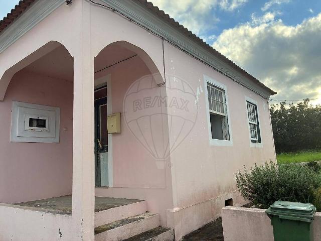 Moradia T2 à venda em Feteira, Horta RE/MAX Portugal