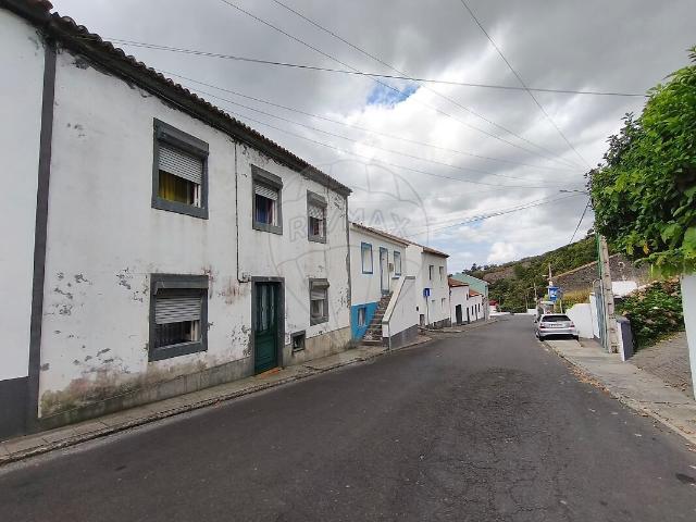 Moradia T2 à venda em Feteiras, Ponta Delgada RE/MAX Portugal