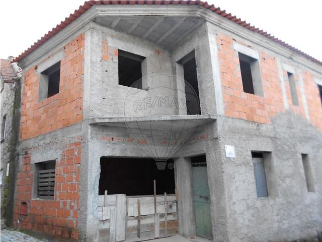 Moradia T2 à venda em Infias, Fornos de Algodres RE/MAX Portugal