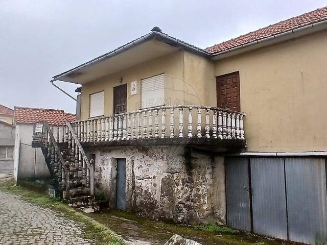 Moradia T2 à venda em Ovadas e Panchorra, Resende RE/MAX Portugal
