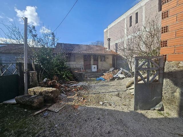 Moradia T2 à venda em Mões, Castro Daire RE/MAX Portugal