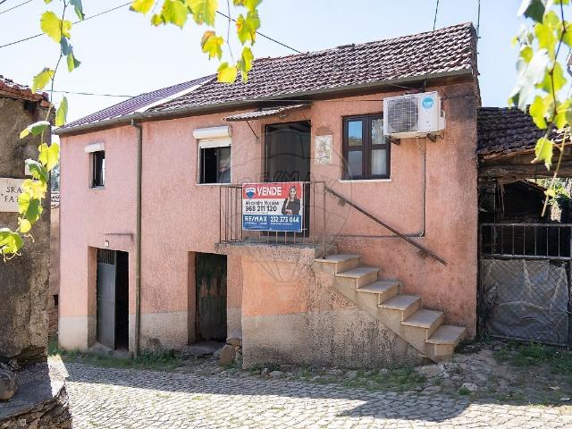 Moradia T2 à venda em Mões, Castro Daire RE/MAX Portugal