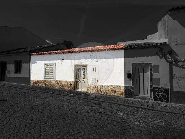 Moradia T2 à venda em Mourão, Mourão RE/MAX Portugal