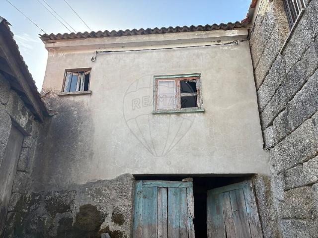 Moradia T2 à venda em Moreira do Rei e Várzea Cova, Fafe RE/MAX Portugal