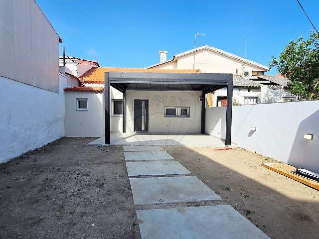Moradia T2 à venda em Marrazes e Barosa, Leiria RE/MAX Portugal