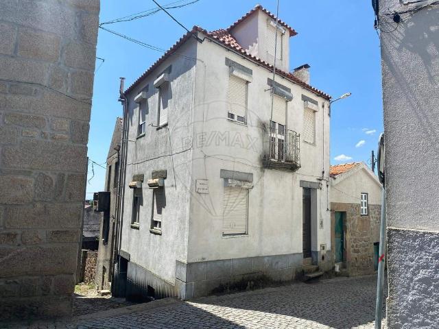 Moradia T2 à venda em Melo e Nabais, Gouveia RE/MAX Portugal