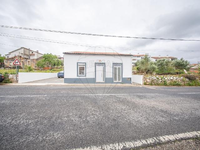 Moradia T2 à venda em Mira de Aire, Porto de Mós RE/MAX Portugal