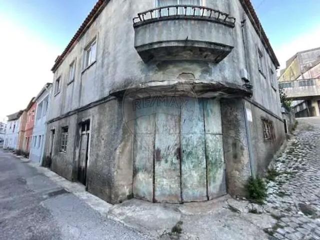 Moradia T2 à venda em Mira de Aire, Porto de Mós RE/MAX Portugal