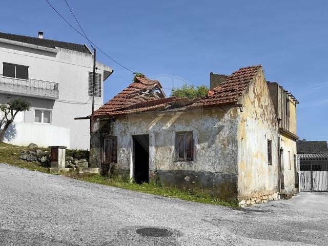 Moradia T2 à venda em Mira de Aire, Porto de Mós RE/MAX Portugal