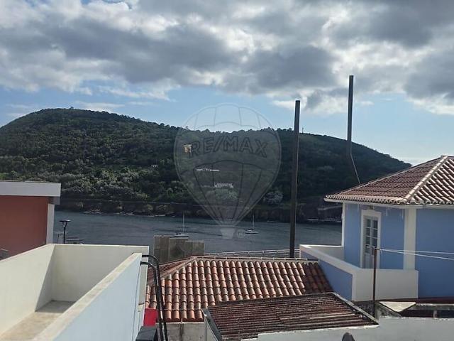 Moradia T2 à venda em Nossa Senhora da Conceição, Angra do Heroísmo RE/MAX Portugal