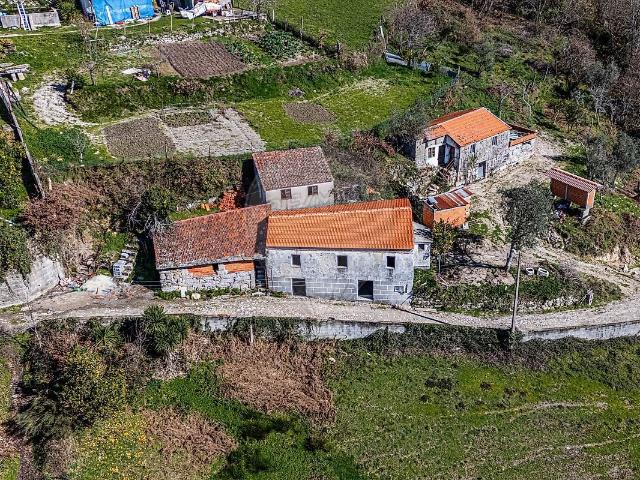 Moradia T2 à venda em São Martinho das Moitas e Covas do Rio, São Pedro do Sul RE/MAX Portugal