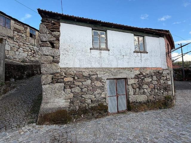 Moradia T2 à venda em São Martinho das Moitas e Covas do Rio, São Pedro do Sul RE/MAX Portugal