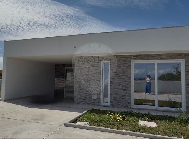 Moradia T2 à venda em São Bartolomeu de Regatos, Angra do Heroísmo RE/MAX Portugal