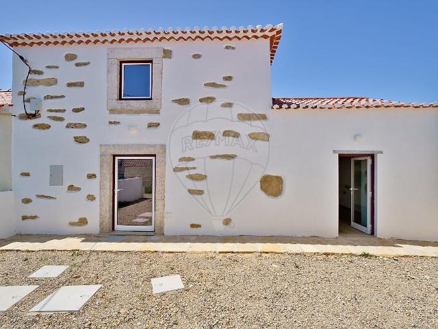 Moradia T2 à venda em São João das Lampas e Terrugem, Sintra RE/MAX Portugal