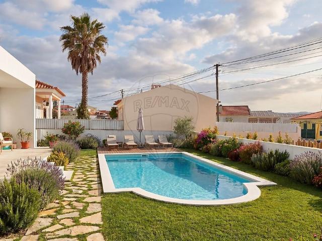 Moradia T2 à venda em São João das Lampas e Terrugem, Sintra RE/MAX Portugal