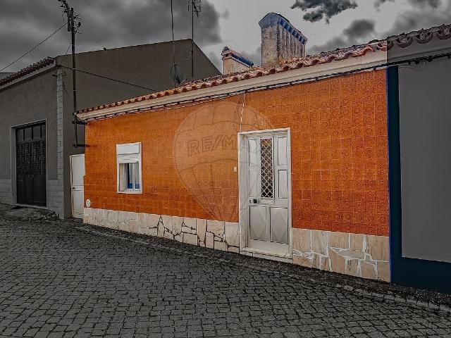 Moradia T2 à venda em São Saturnino, Fronteira RE/MAX Portugal