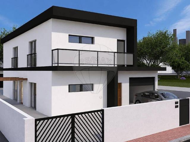Moradia T2 à venda em Sobrosa, Paredes RE/MAX Portugal