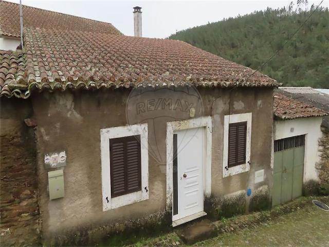Moradia T2 à venda em Salgueiro do Campo, Castelo Branco RE/MAX Portugal