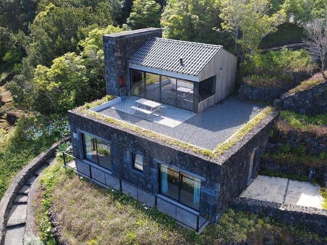 Moradia T2 à venda em Santo Amaro, São Roque do Pico RE/MAX Portugal