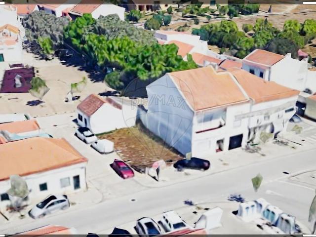 Moradia T2 à venda em Santo António da Charneca, Barreiro RE/MAX Portugal