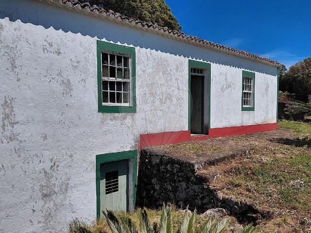 Moradia T2 à venda em Santo Espírito, Vila do Porto RE/MAX Portugal