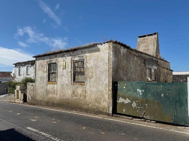 Moradia T2 à venda em Santa Bárbara, Angra do Heroísmo RE/MAX Portugal