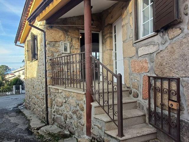 Moradia T2 à venda em Santa Marinha e São Martinho, Seia RE/MAX Portugal