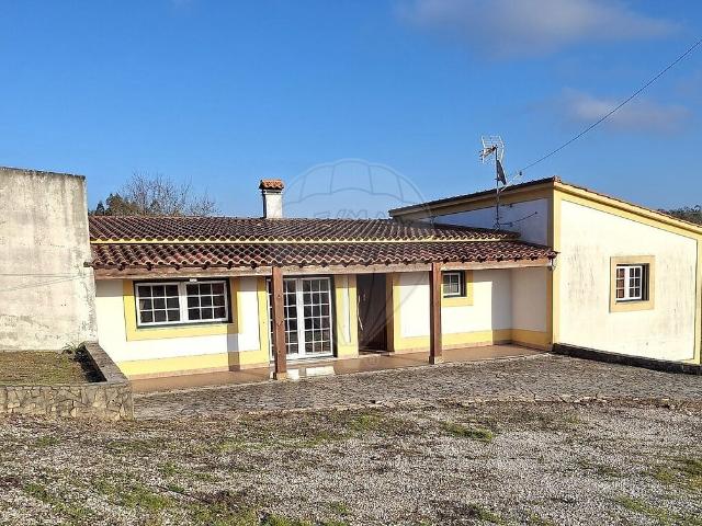 Moradia T2 à venda em Santiago e São Simão de Litém e Albergaria dos Doze, Pombal RE/MAX Portugal