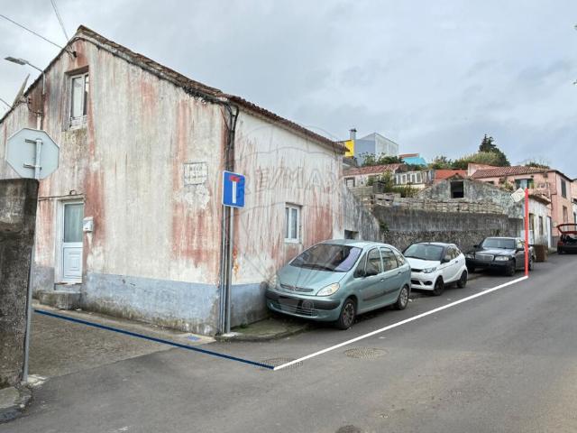 Moradia T2 à venda em Ponta Delgada
