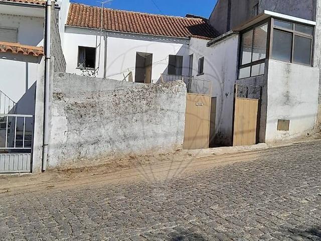 Moradia T2 à venda em Paul, Covilhã RE/MAX Portugal