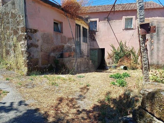 Moradia T2 à venda em Paredes de Viadores e Manhuncelos, Marco de Canaveses RE/MAX Portugal