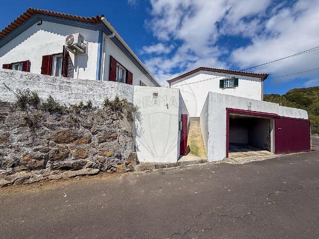 Moradia T2 à venda em Praia da Vitória Santa Cruz, Praia da Vitória RE/MAX Portugal