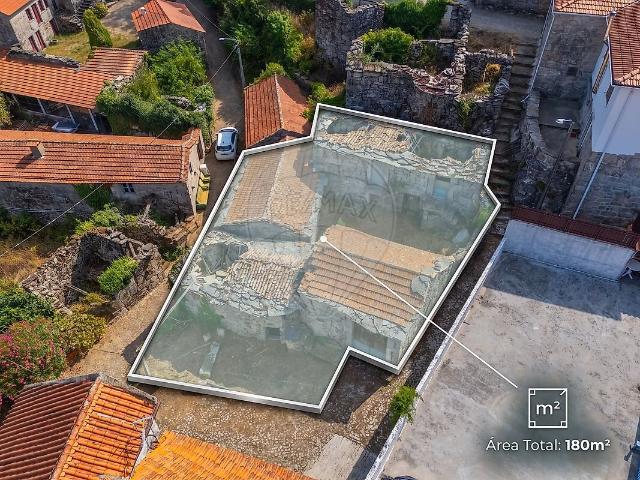 Moradia T2 à venda em Préstimo e Macieira de Alcoba, Águeda RE/MAX Portugal