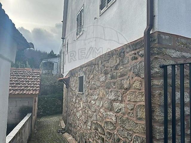 Moradia T2 à venda em Reriz e Gafanhão, Castro Daire RE/MAX Portugal