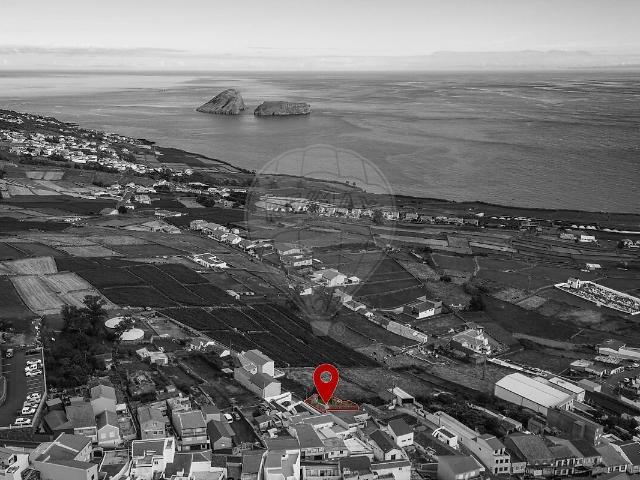 Moradia T2 à venda em Ribeirinha, Angra do Heroísmo RE/MAX Portugal