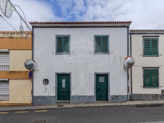 Moradia T2 à venda em Ribeirinha, Ribeira Grande RE/MAX Portugal