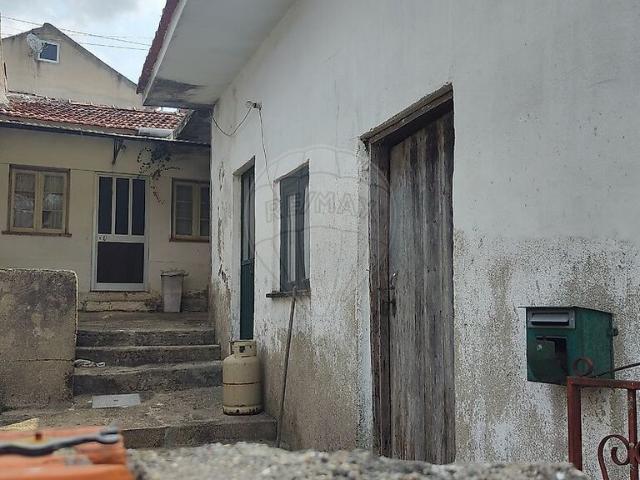 Moradia T2 à venda em Taveiro, Ameal e Arzila, Coimbra RE/MAX Portugal