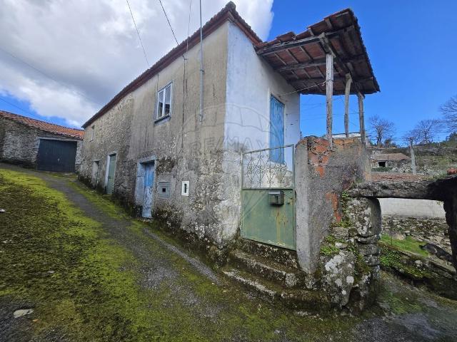 Moradia T2 à venda em Tarouca
