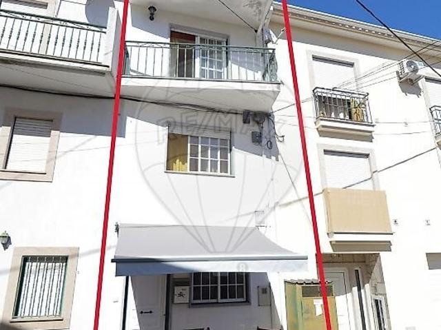 Moradia T2 à venda em Teixoso e Sarzedo, Covilhã RE/MAX Portugal