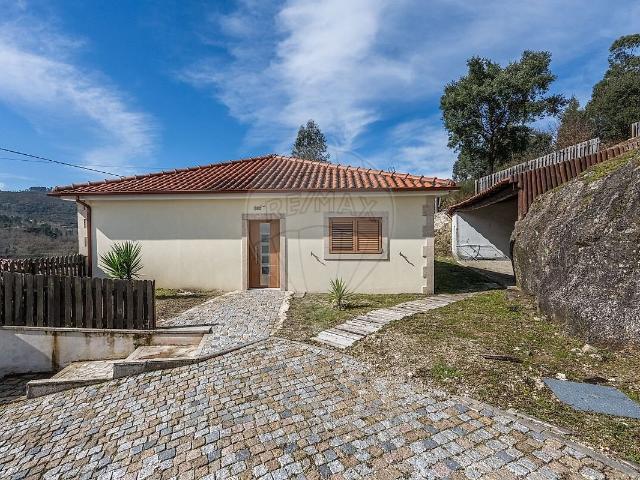 Moradia T2 à venda em Veade, Gagos e Molares, Celorico de Basto RE/MAX Portugal